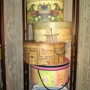 'STYLISH HAT OR ACCESSORIES BOXES'